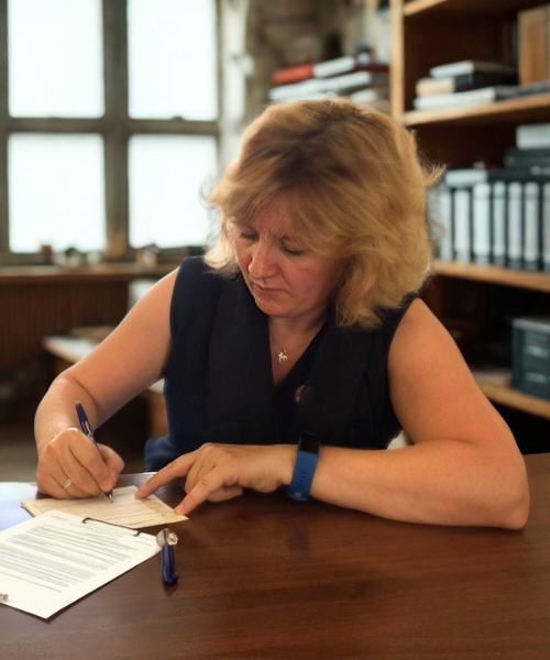 Anja Bär, Trauerrednerin und Seelsorgerin schreibt Trauerrede