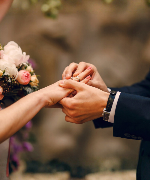 Brautpaar bei der freien Trauung